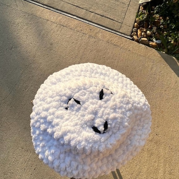 Bao White Plush in Cozy Basket - Picture 4 of 7